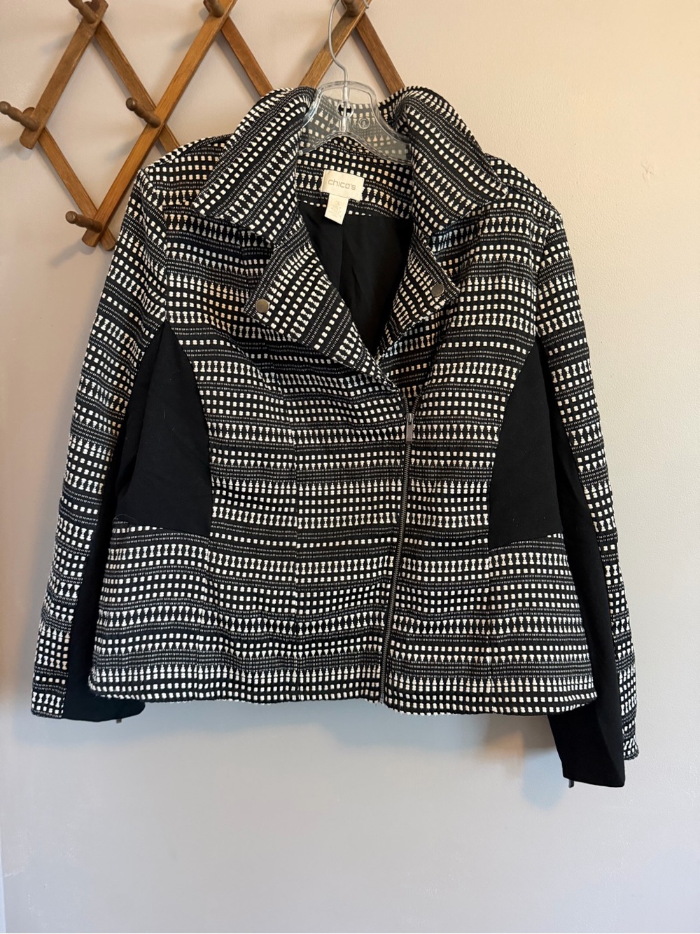 Chico's Black White Geometric Knit Moto Jacket Size 3